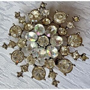Vintage Rhinestone Snowflake Brooch Clear Crystal Silver Tone Winter Holiday Pin